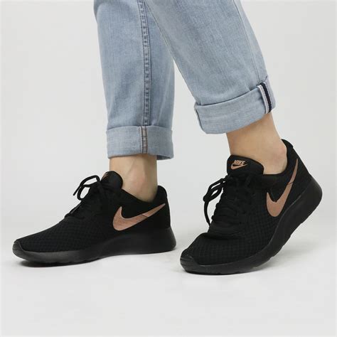 nike air schoenen dames zwart|nike schoenen dames.